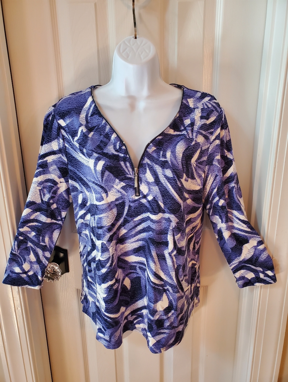 Chico’s - Abstract - Blue Wave - Zip Neck - Top - Size 1 (Medium)